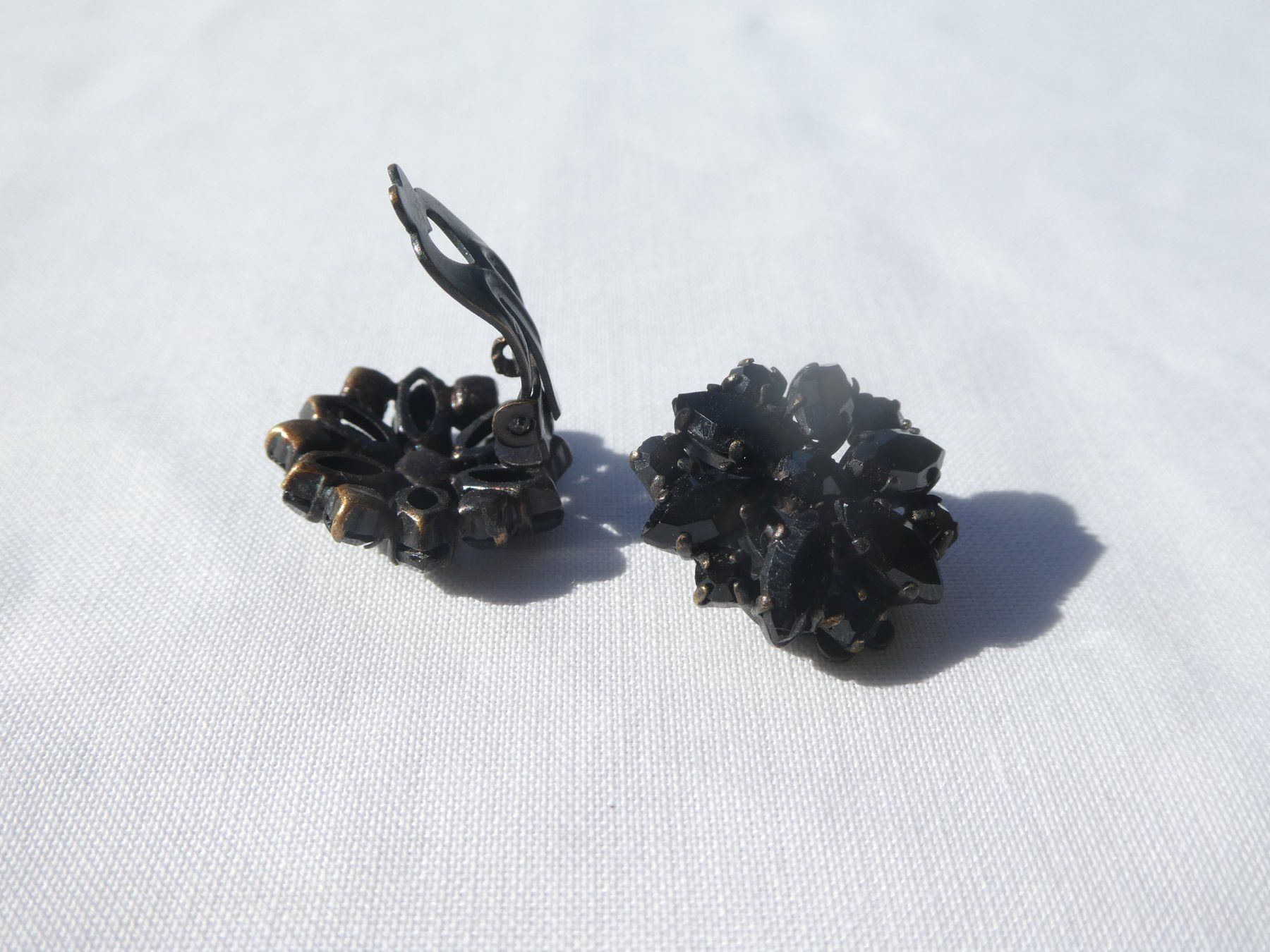 Ohrringe & -stecker: Ohrclips mit schwarzem Glas, Modeschmuck – Gebraucht aus Gattikon von kaandooh 2