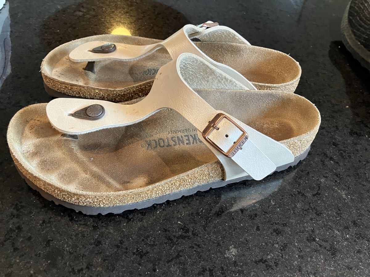 Birkenstock Scarpe da donna: Birkenstock Gizeh Perlmuttweiss Gr. 39 – Usato da Nassenwil venduto da Coach86 2