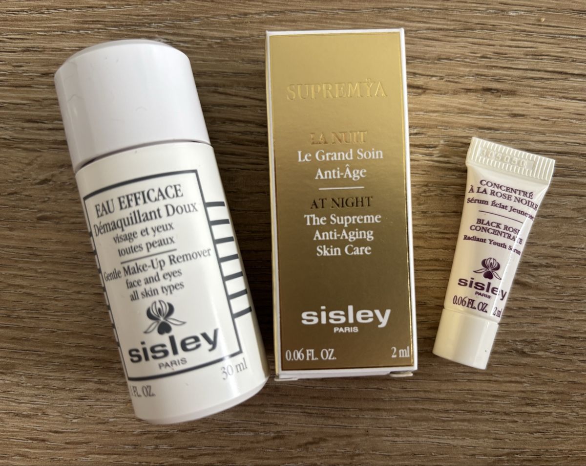 Sisley Cura del viso: Sisley Kosmetik Probierset mit herzigem Täschchen  – Nuovo e nell'imballaggio originale da Muri b. Bern venduto da mugichan1 6