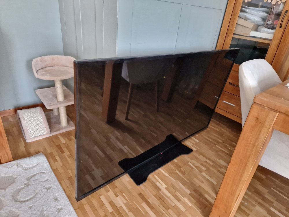 Startet nicht! Fernseher LG TV 136 cm ohne Stand Halterung Kaufen auf