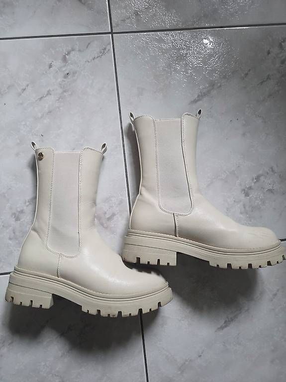 Scarpe da donna: Comodo stivaletto – Usato da Cugnasco venduto da iva_yw8k