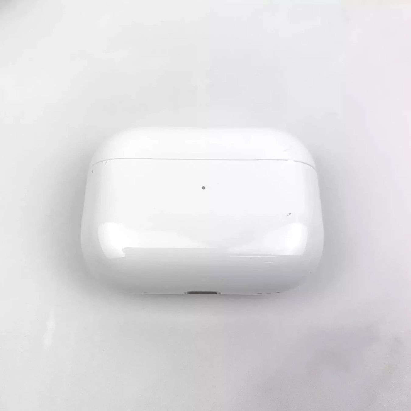 Apple Cuffie: Airpods Pro 2. Generation Original USB-C Magsafe Ladecase – Usato da Neerach venduto da mur_dwg9