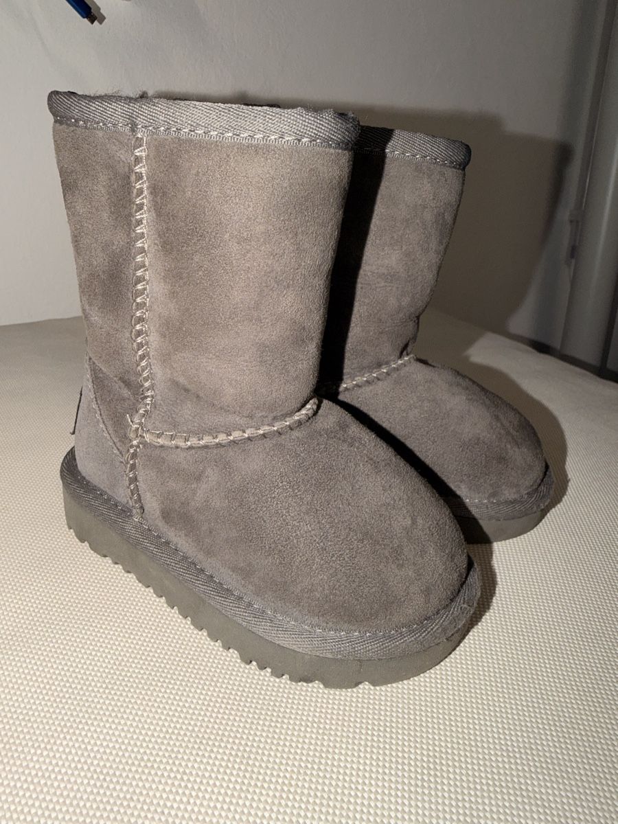 Ugg Scarpe per ragazzi: UGG Boots Kids, Gr. 22.5 – Usato da Frenkendorf venduto da banemk12
