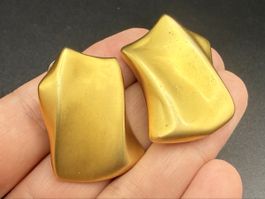 Elegante goldfarbene Vintage-Ohrringe