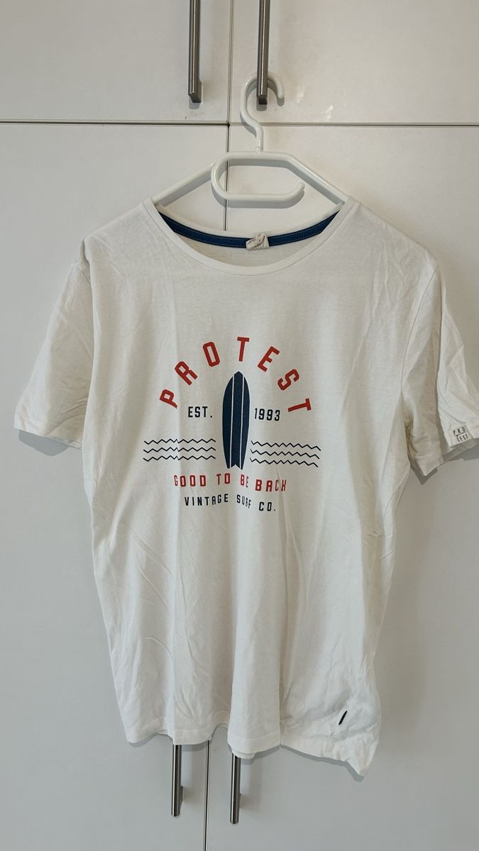 T-shirt: Shirt von Protest Surfwear Grösse L – Usato da Basel venduto da Tshabajuju