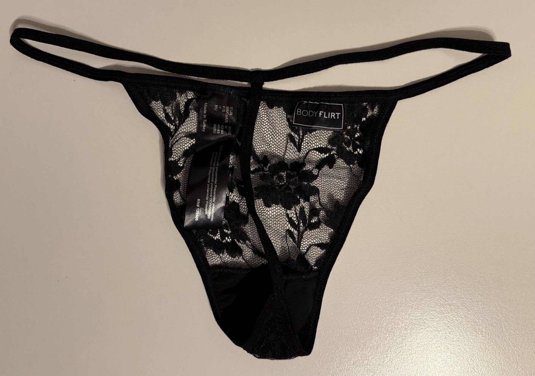 Altra biancheria intima: Schwarzer String / Tanga von Bodyflirt - Grösse 40 / 42 – Usato da Altdorf UR venduto da Mini037 1