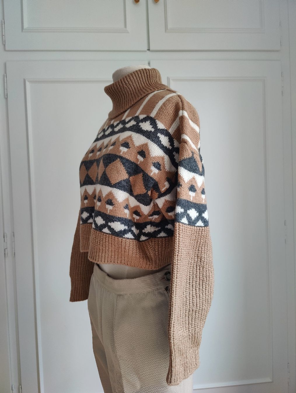 Stradivarius Maglioni & Felpe: Cropped Patterned Knit Sweater, Cosy Turtleneck – Nuovo (secondo la descrizione) da La Tour-de-Peilz venduto da dAutrefois 2