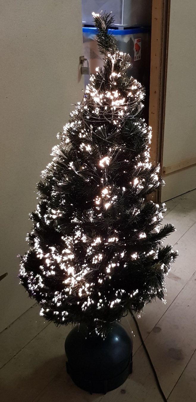 Alle Dekorationen: Weihnachtsbaum mit Farbwechsel, ca. 150 cm hoch, Top! – Gebraucht aus Kirchberg SG von Bibsli 4