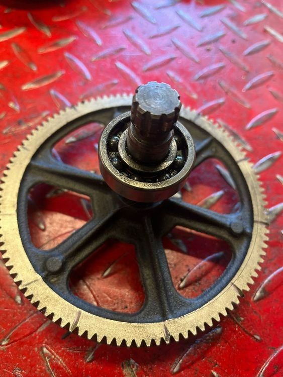 Puch Mofa-Ersatzteile: Getriebe Primärrad Puch E50 106 Zähne Original – Gebraucht aus huttwil von Pakora