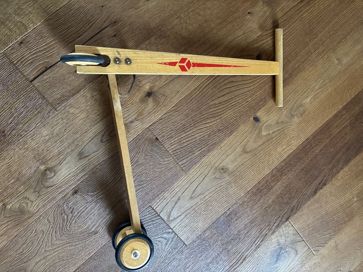Veicoli per bambini: Tolles Trotti aus Holz 🛴 – Usato da Wolfwil venduto da NewGirl