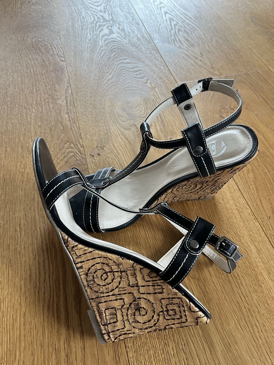 Chaussures femmes: Schwarze Keilsandalen Gr. 41 Bata – Neuf avec emballage d'origine à Sigriswil par Krugle83 1