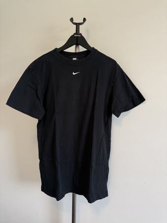 T-shirt Nike noir, taille S, en bon état
