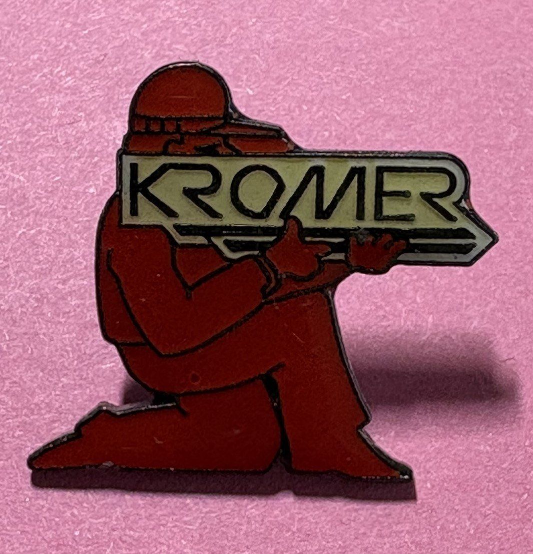 Placchette & Badge: Pin Kromer Anstecker Emaille rot-gelb – Usato da Basel venduto da adl_6y8g