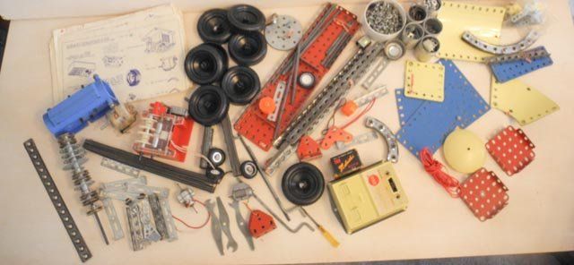 Meccano Baukästen: Meccano-Set – Gebraucht aus Benzenschwil von One_way