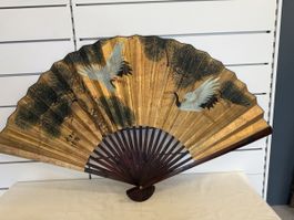 Éventail asiatique géant, signé