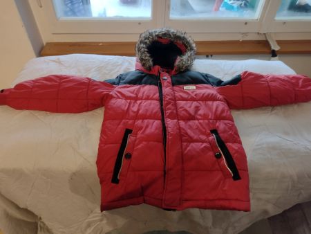 Winterjacke, Rot, Gr. 128, Kapuze mit Fell, Top Zustand!