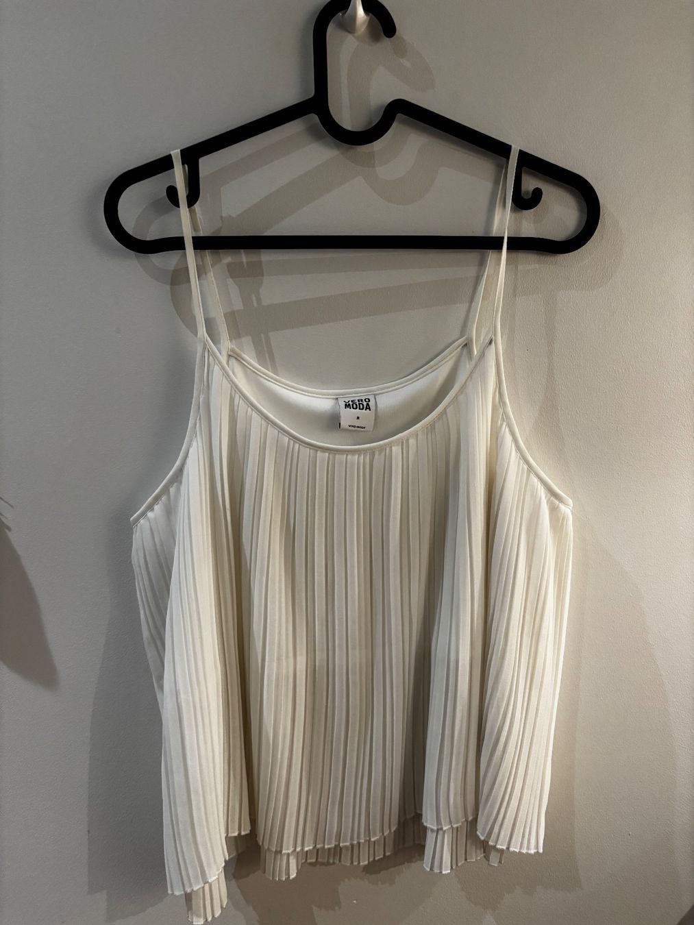 Vero Moda Tops: Débardeur top à bretelles blanc – D'occasion à Bulle par lfr_gfx8