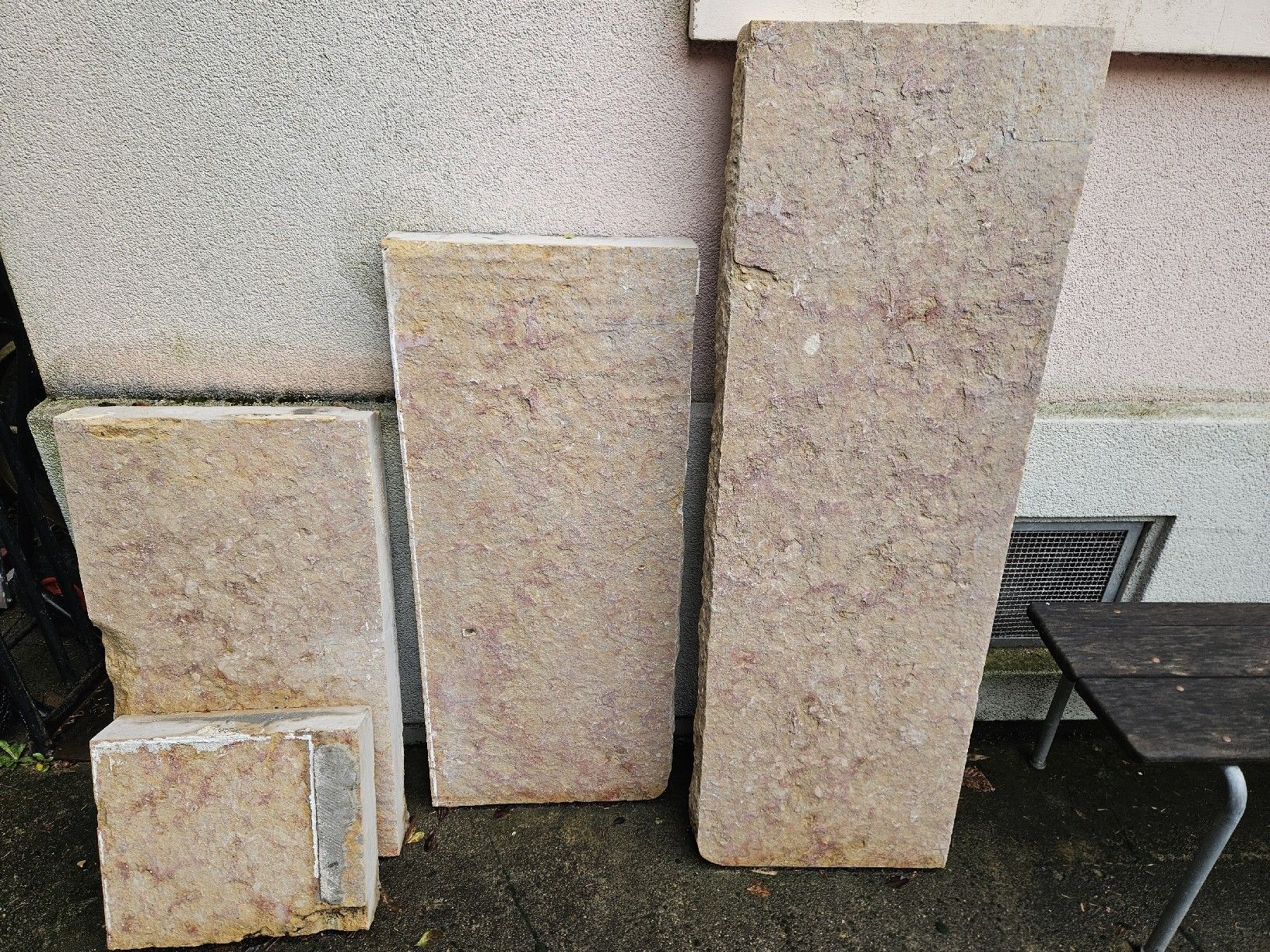 Rivestimenti per pavimenti: Blocs calcaire – Usato da Biel/Bienne venduto da echinops