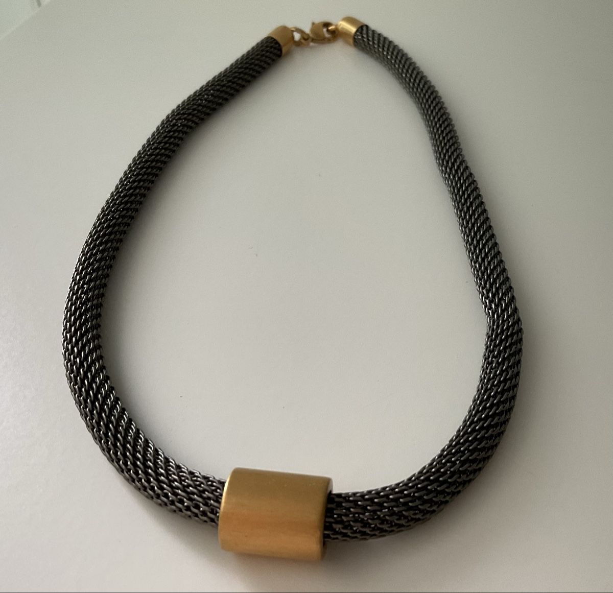 Catenine: Gewobene Kette, goldfarbener Akzent – Usato da Basel venduto da cat_sq5m