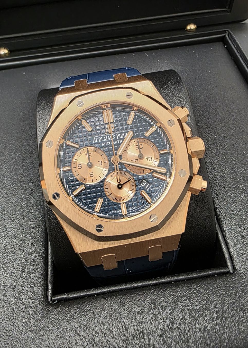 Audemars Piguet Orologi: Audemars Piguet Royal Oak Chronograph - Ref 26331OR Blue – Usato da Zürich venduto da watchseasons