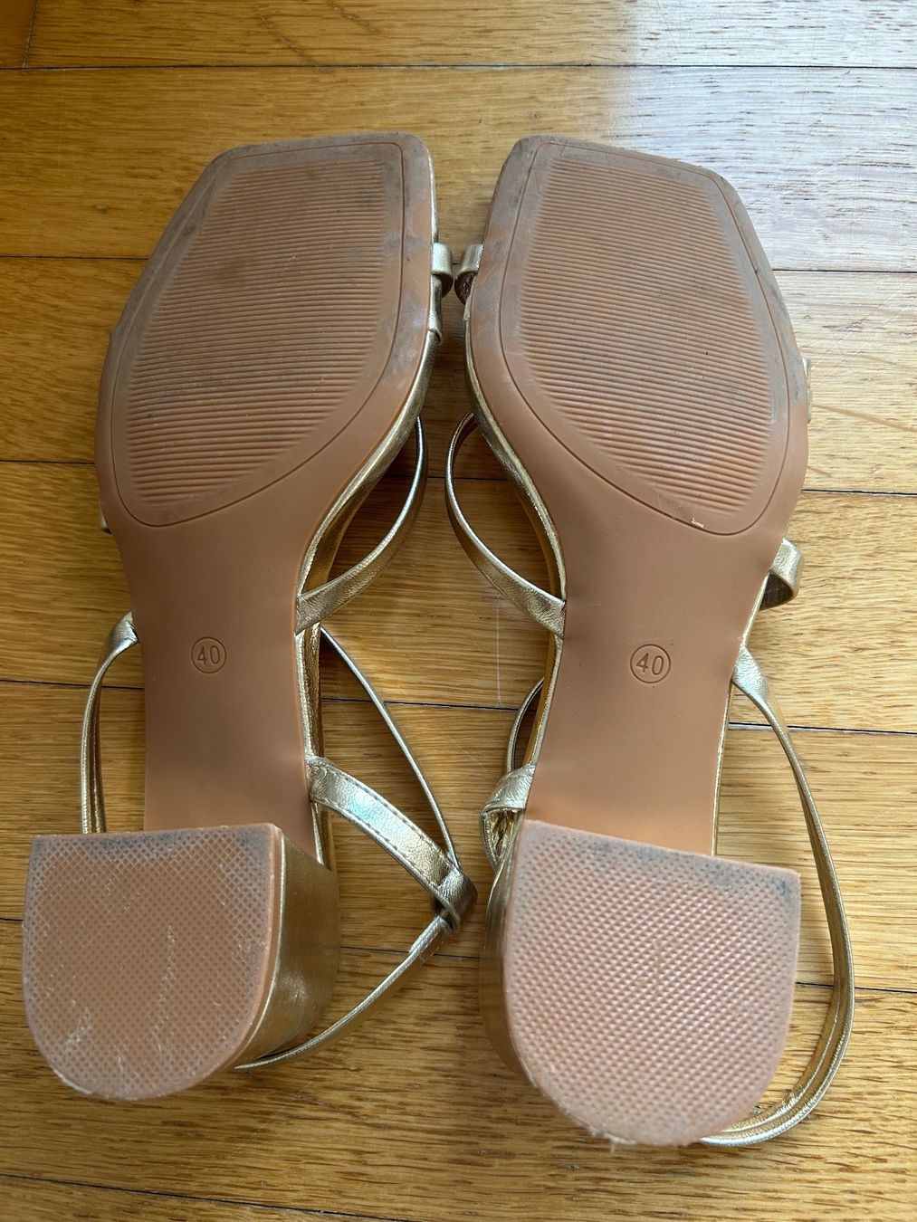 Scarpe da donna: Goldene Sandalen mit Absatz, Grösse 40 – Usato da Zürich venduto da Lolaa123 5