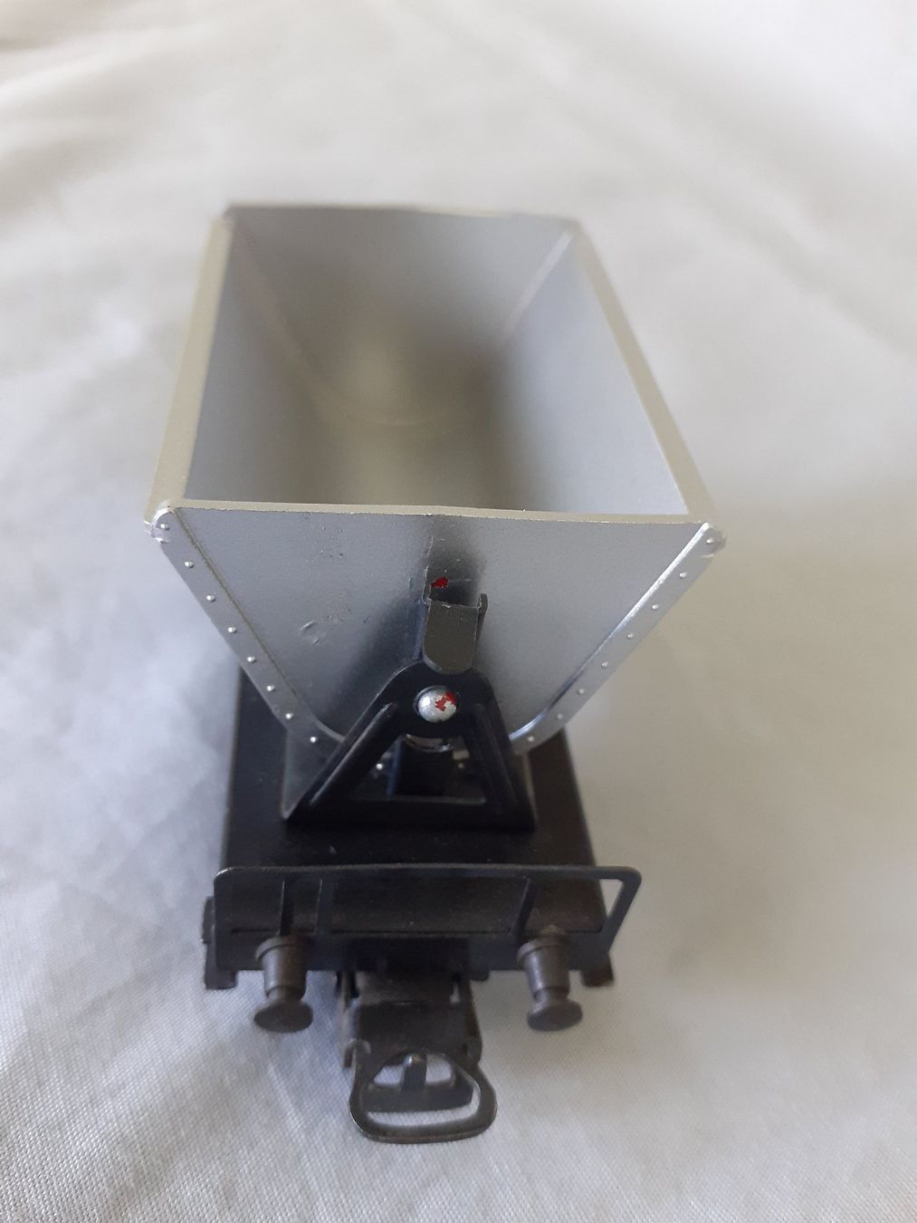 Märklin Modelleisenbahnen: Märklin Kipplore – Gebraucht aus Luzern von  4