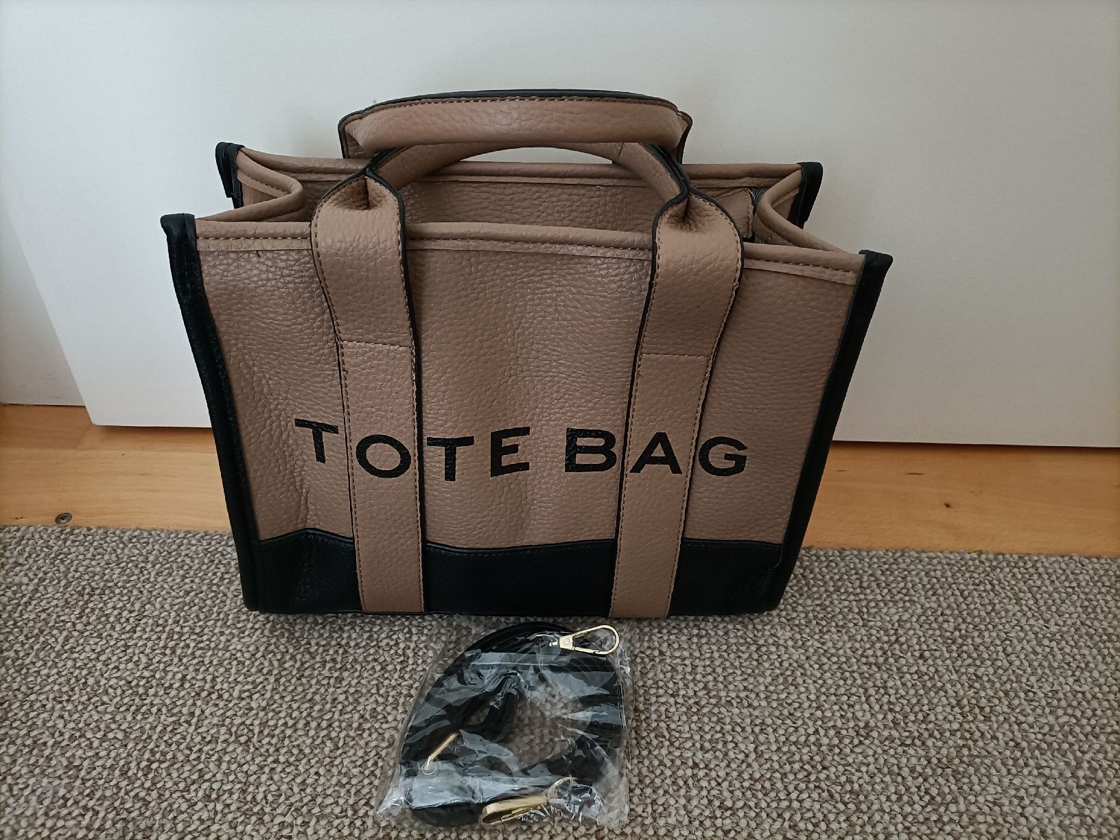 Sacs femmes: Beige TOTE BAG, NEU! – Neuf (Voir description) à Wil SG par MissMillie71