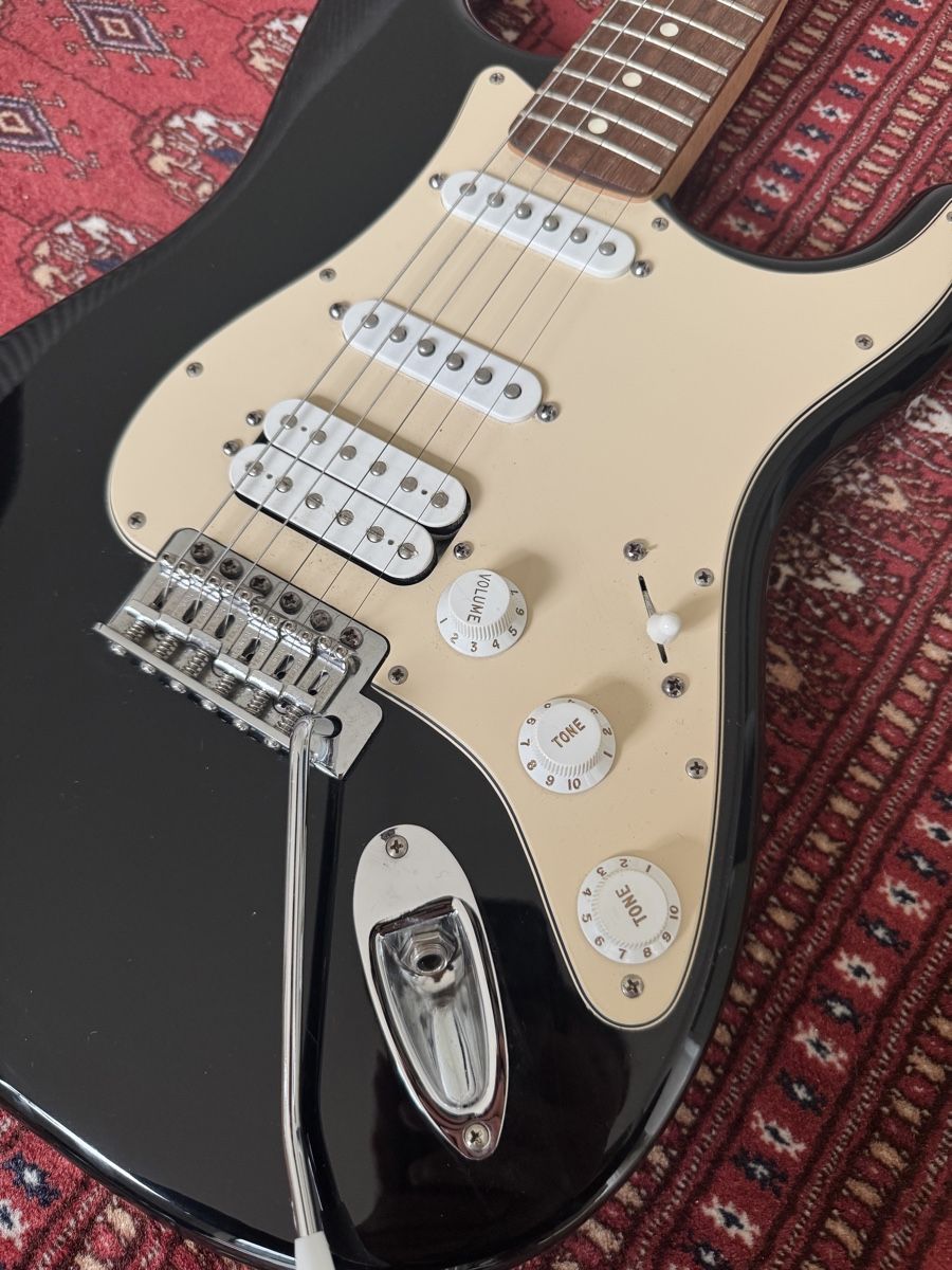 Fender Strumenti musicali: E-Gitarre Fender Stratocaster schwarz – Usato da Uster venduto da brownii.97 3