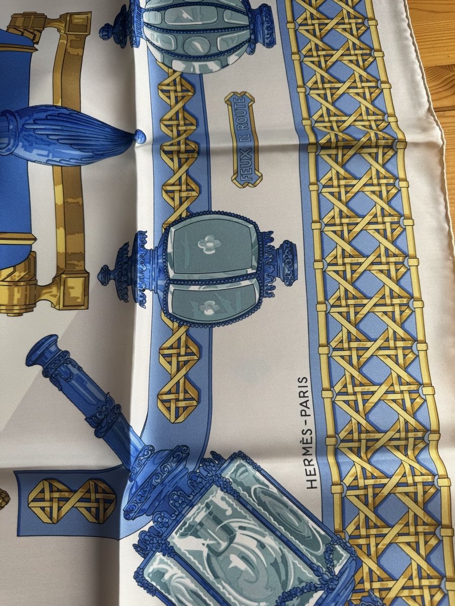 Hermès Foulards & écharpes: Foulard hermes – D'occasion à Vésenaz par Angela.C3 2