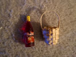 Süsses Körbchen mit Trinkflasche fürs Puppenhaus