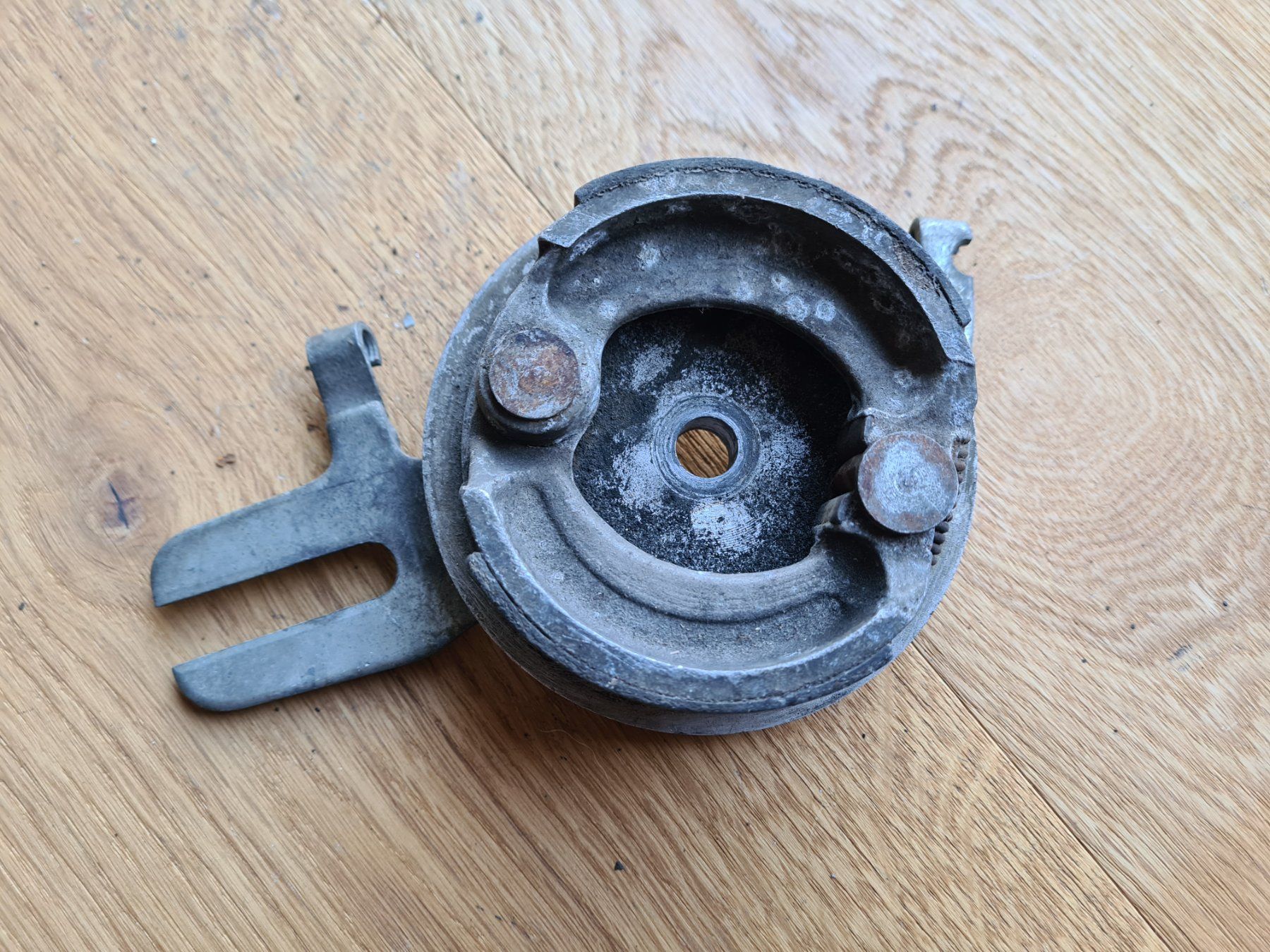 Puch Ciclomotori: Bremsanker Vorne ATOM – Usato da frümsen venduto da Sailem 1