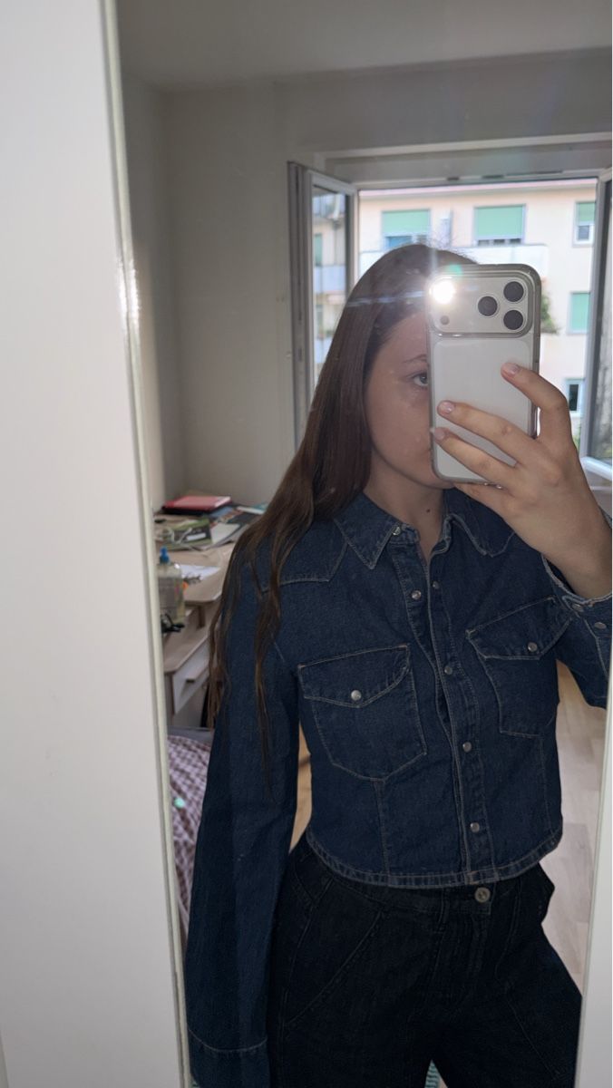 Zara Tops: ZARA CROPPED DENIM SHIRT – Gebraucht aus Genève von yav_9r9f 1