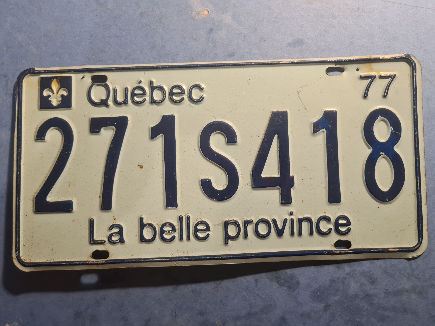 Insegne: 1977  QUEBEC  PLAQUE  VINTAGE  COLLECTION – Usato da Bellevue venduto da BURGOLMANIA