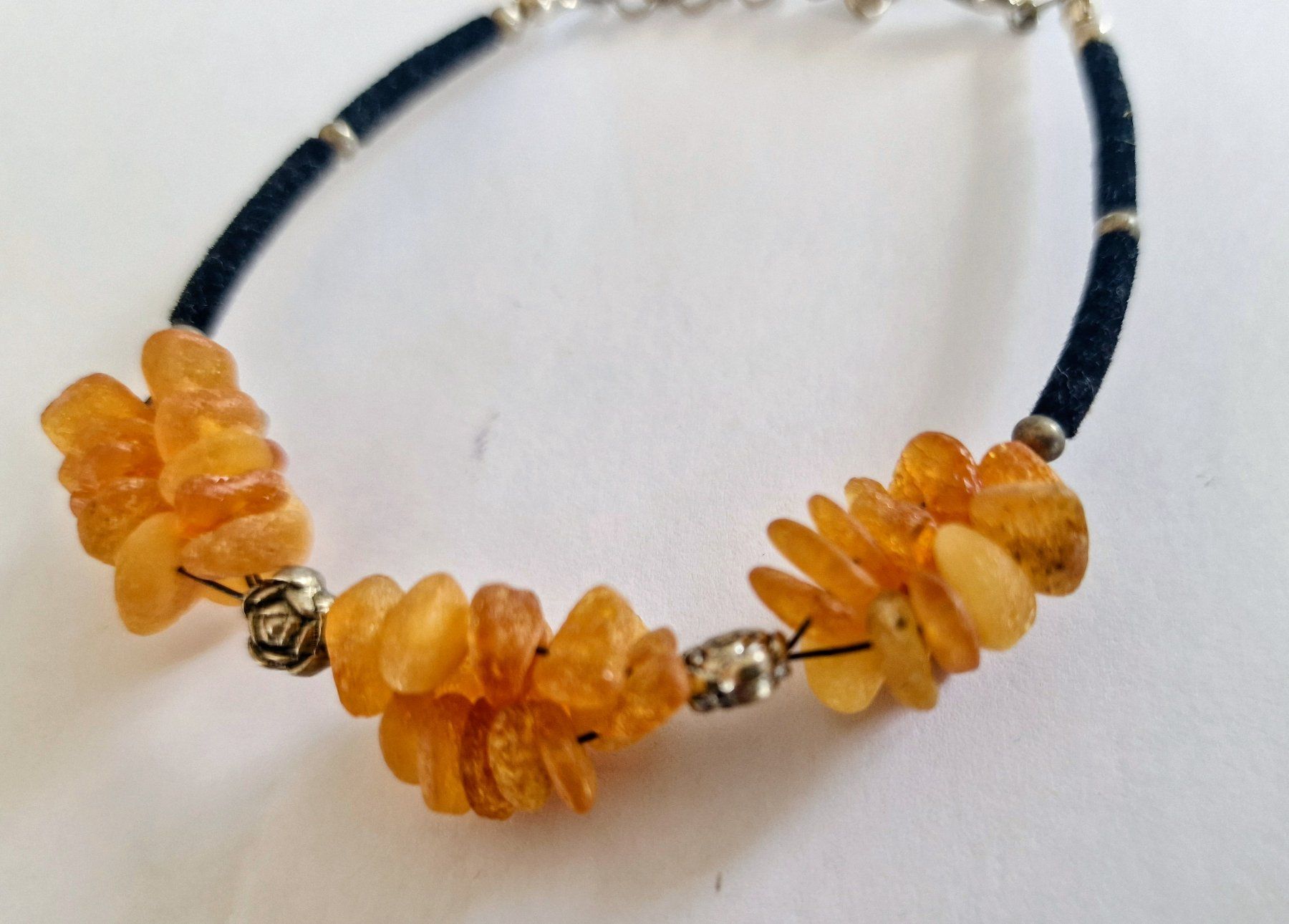 Bracelets: Bernsteinperlen in Rosenform, perfekt als Geschenk – Neuf (Voir description) à Widnau par Marakumba 5