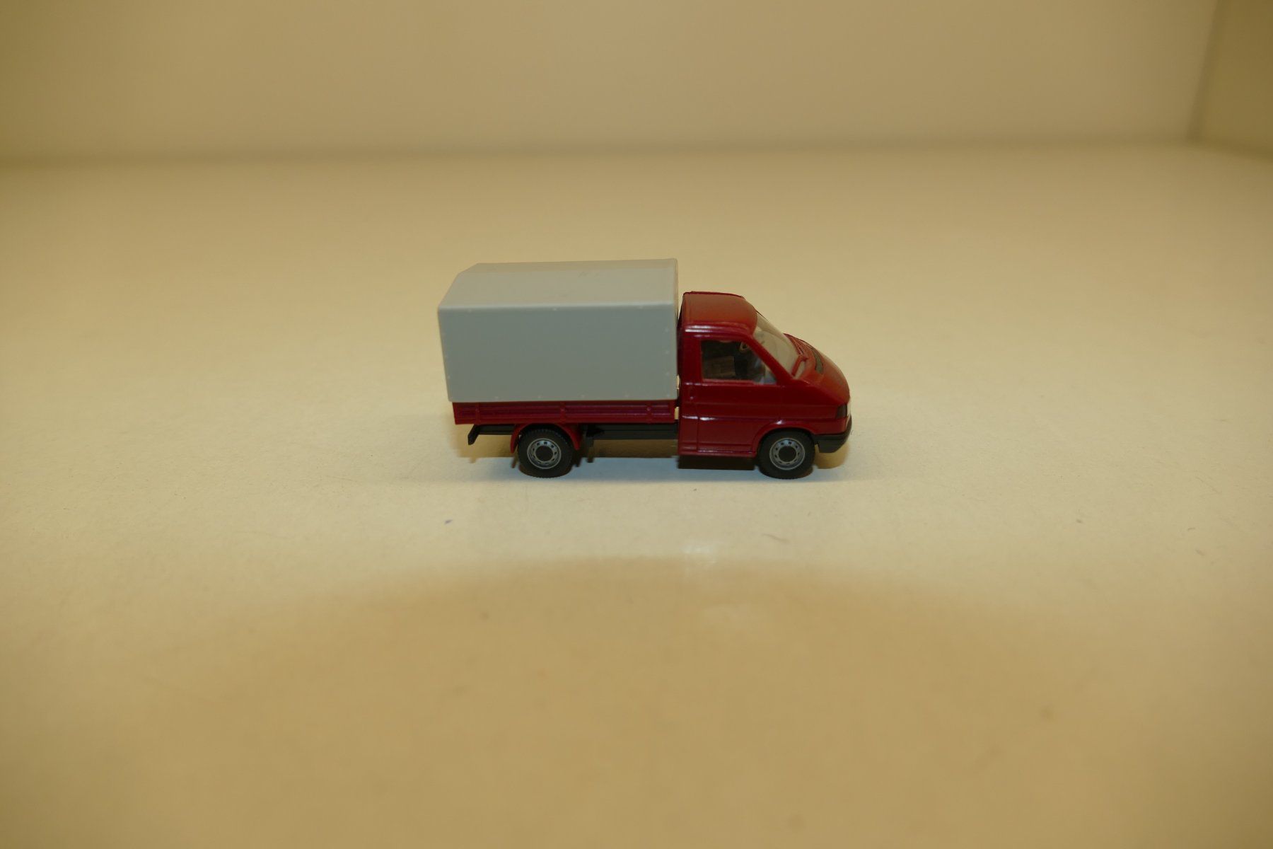 Herpa Modellini d'auto: Herpa 1:87: VW T4 Pritsche/Plane rot – Nuovo (secondo la descrizione) da Niederhasli venduto da Flash32 4