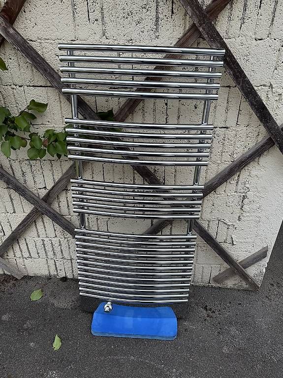 Radiatori: Bad-Heizkörper, Handtuch-Radiator, Chrom – Usato da Cham venduto da Andrin_21 1