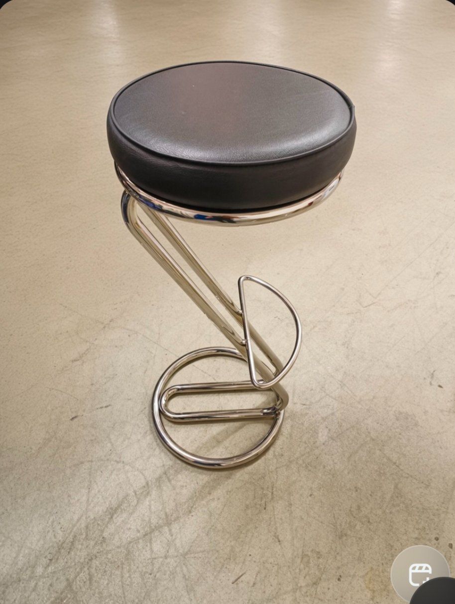 Tabourets: Barhocker Stühle – D'occasion à Pfäffikon ZH par K-V-M 1