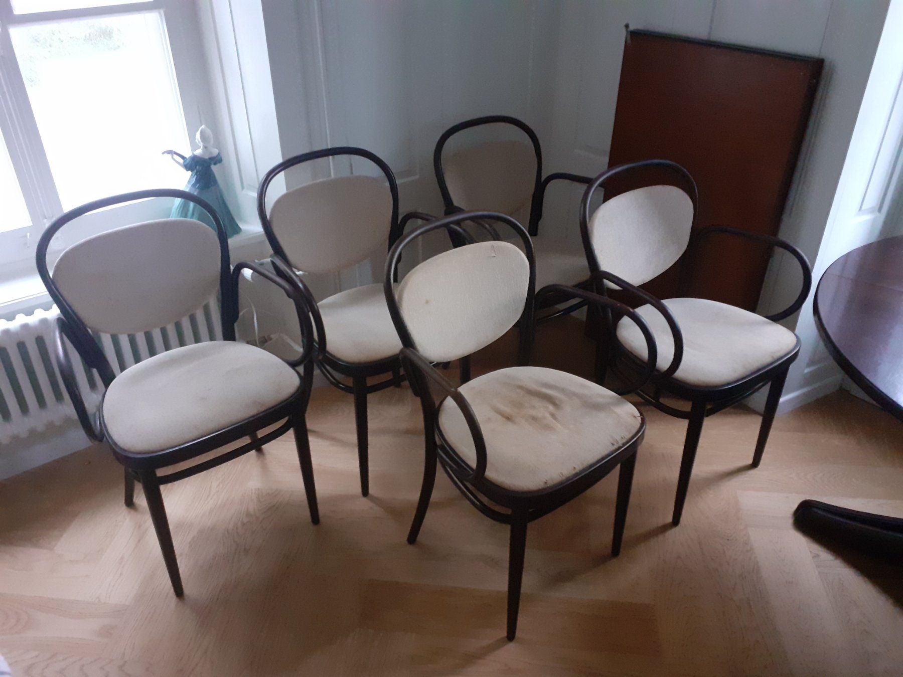 Thonet Tavoli: Thonet: Tisch mit 5 Stühlen – Usato da Zürich venduto da benski34 7