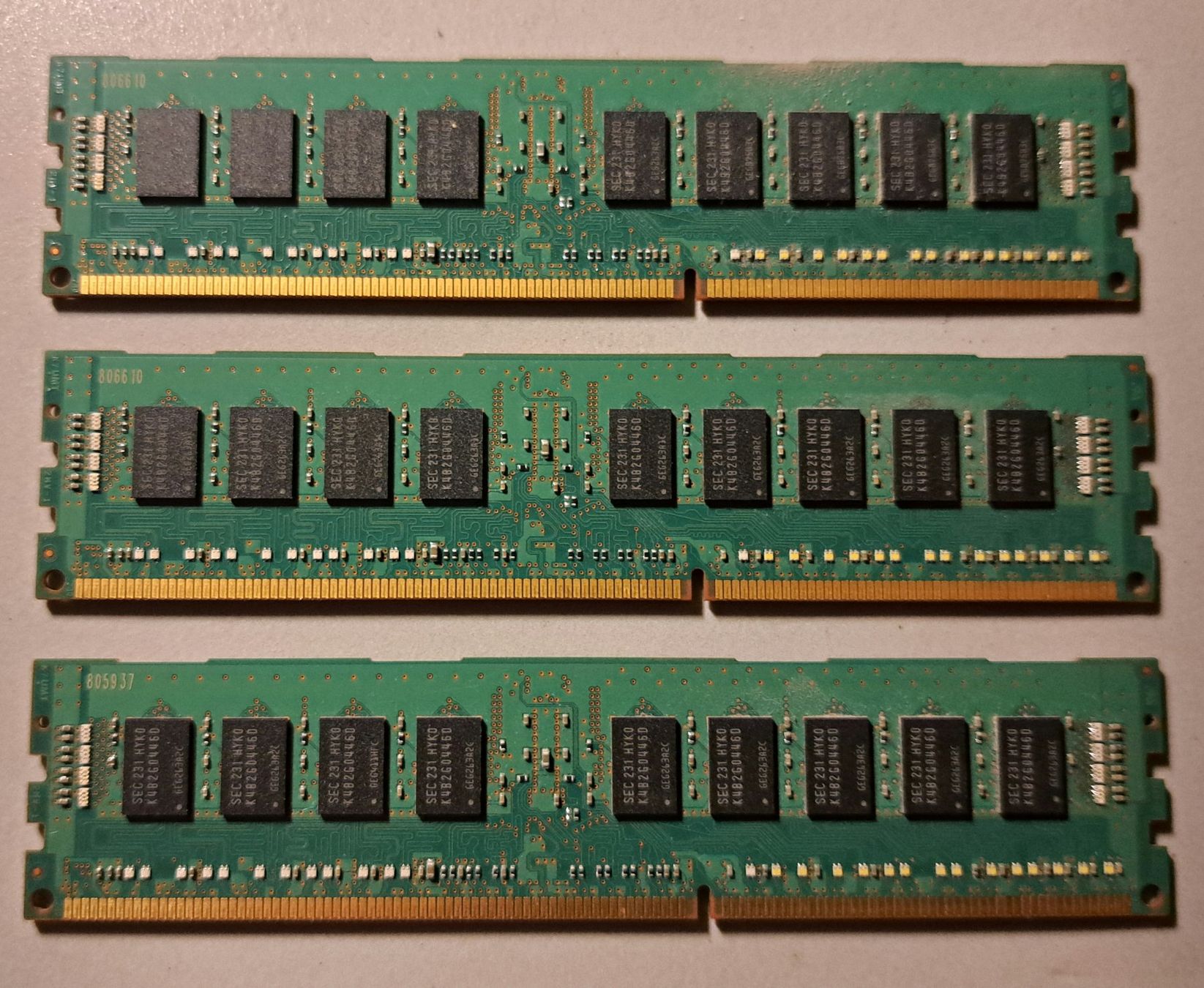 Samsung Memoria / RAM: 3x Barrette Mémoire RAM 4GB Samsung – Usato da Cernier venduto da Poussetofiol 1