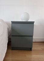 Toller Ikea Nachttisch, graugrün
