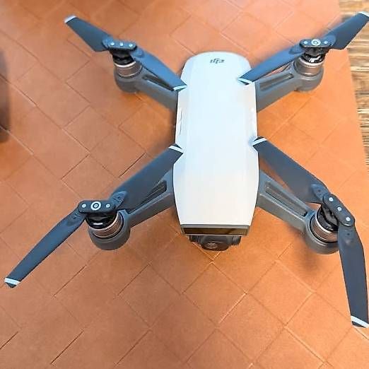 DJI Modellismo RC: Drohne Dji Spark – Usato da Baar venduto da Ensar_Kalender 2