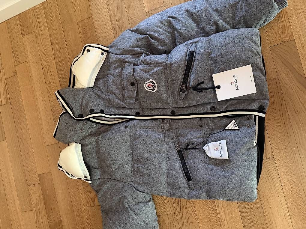 Moncler Giacche: Moncler Jacke – Nuovo (secondo la descrizione) da Giswil venduto da joel_rohrer03 1