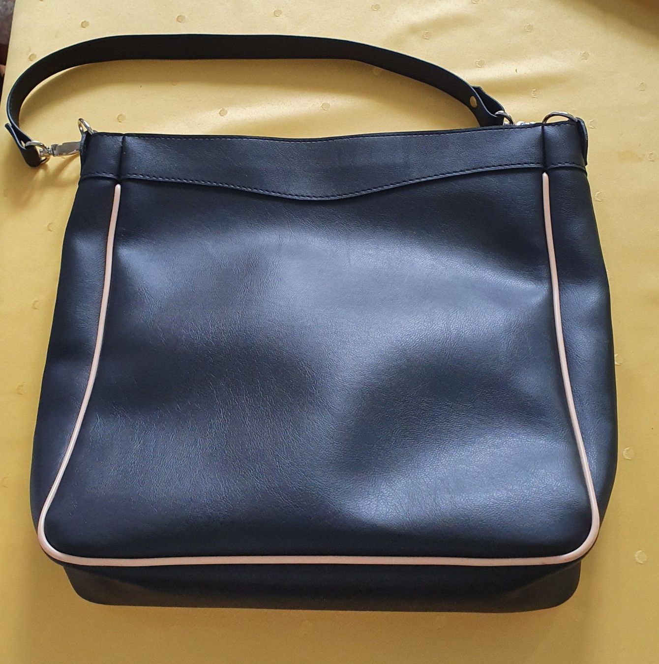 Borse da donna: Umhängetasche/ Handtasche, Einzelstück – Nuovo e nell'imballaggio originale da Niederlenz venduto da clea50 2