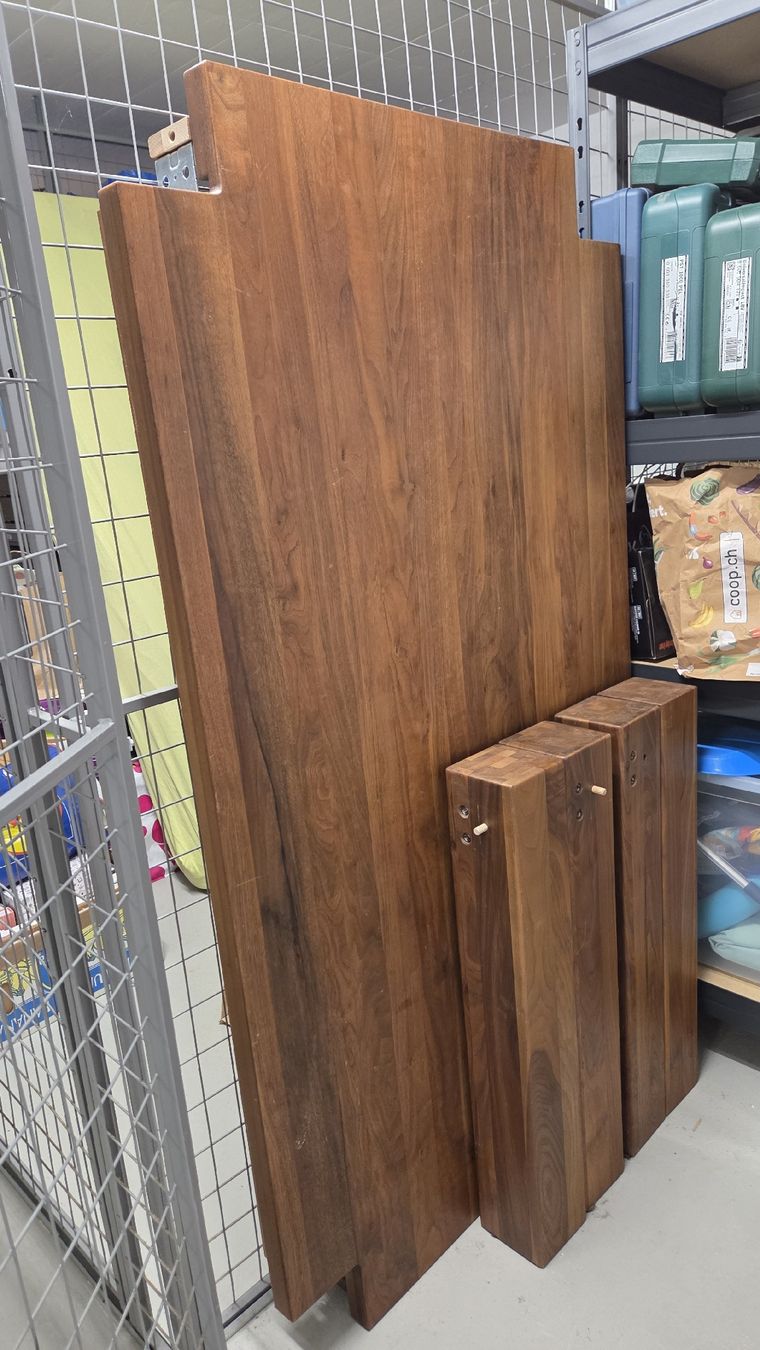 Tavoli: Tisch Nussbaum – Usato da St. Gallen venduto da nasi-goreng