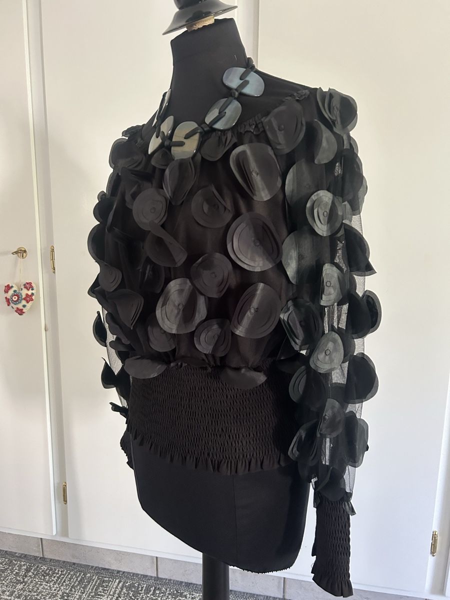 Maglioni & Felpe: Magnifique pull 🖤 L – Usato da Fribourg venduto da ficelle_de_luge 4