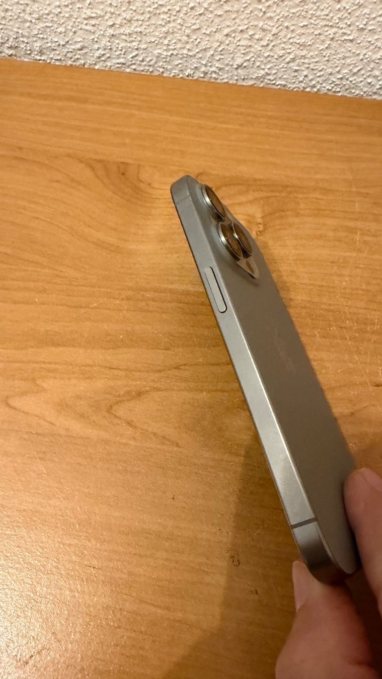 Apple Telefoni cellulari / Smartphones: Apple Iphone 15 Pro 256GB – Usato da Bonstetten venduto da Ugak1 6