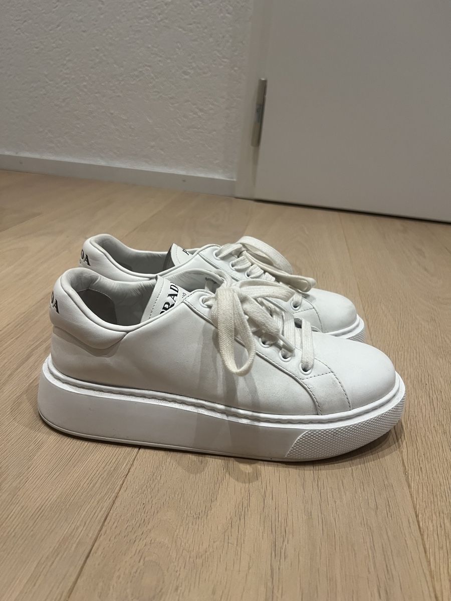 Prada Scarpe da donna: Prada Sneaker weiss – Usato da Rickenbach SZ venduto da indira018 2