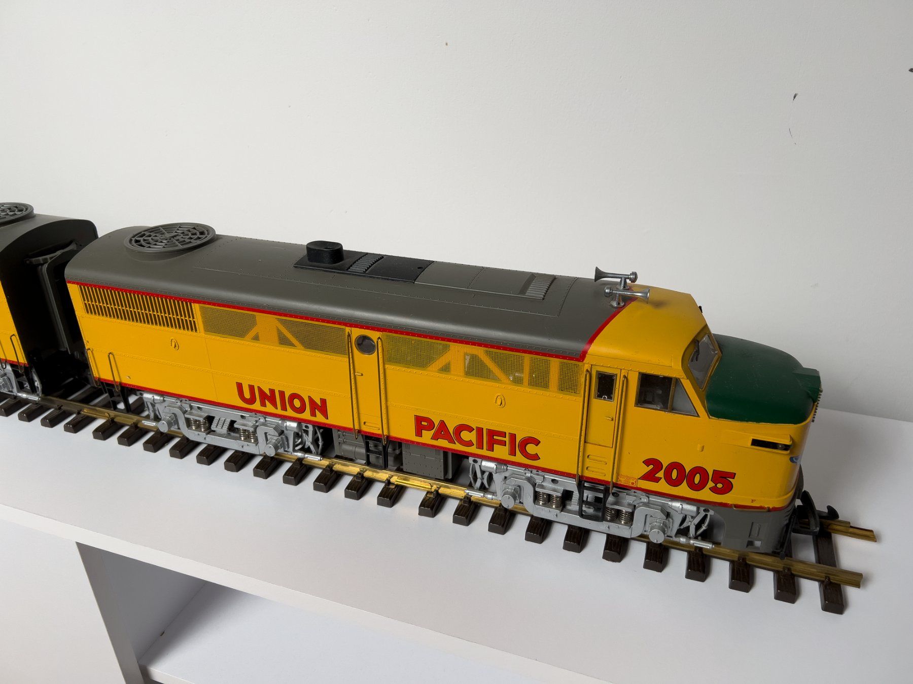 Modellini di ferrovie: Aristo Union Pacific, Spur G – Usato da Steffisburg venduto da Olihub 3