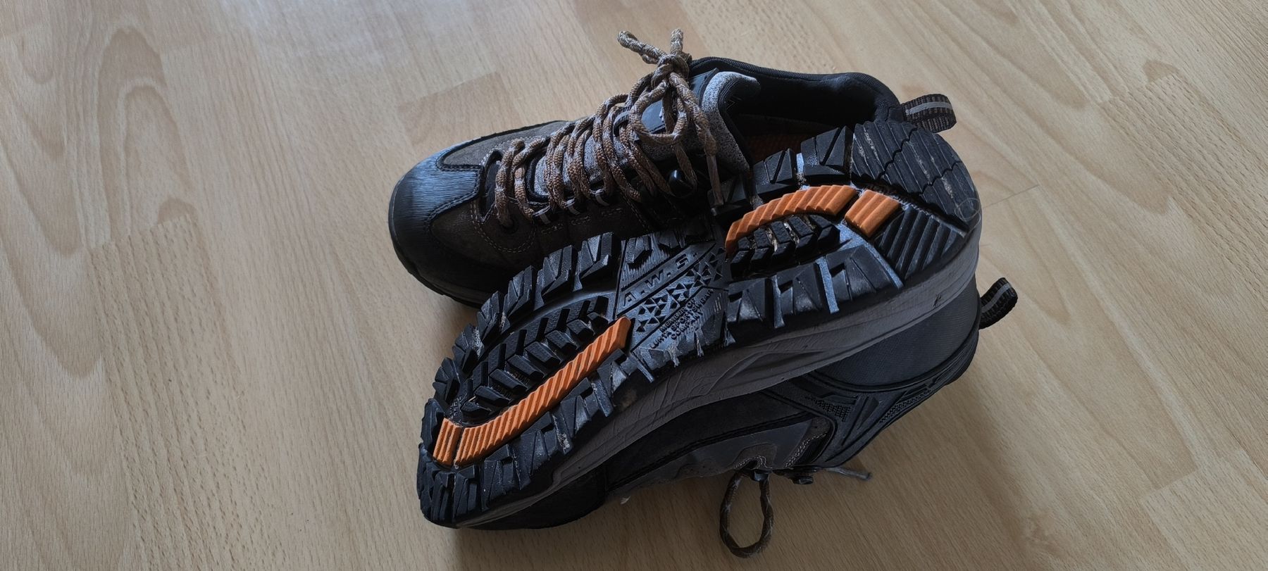 Herrenschuhe: chaussures de marche Icepeak 38 – Gebraucht aus Arnex-sur-Orbe von mbdaso 1