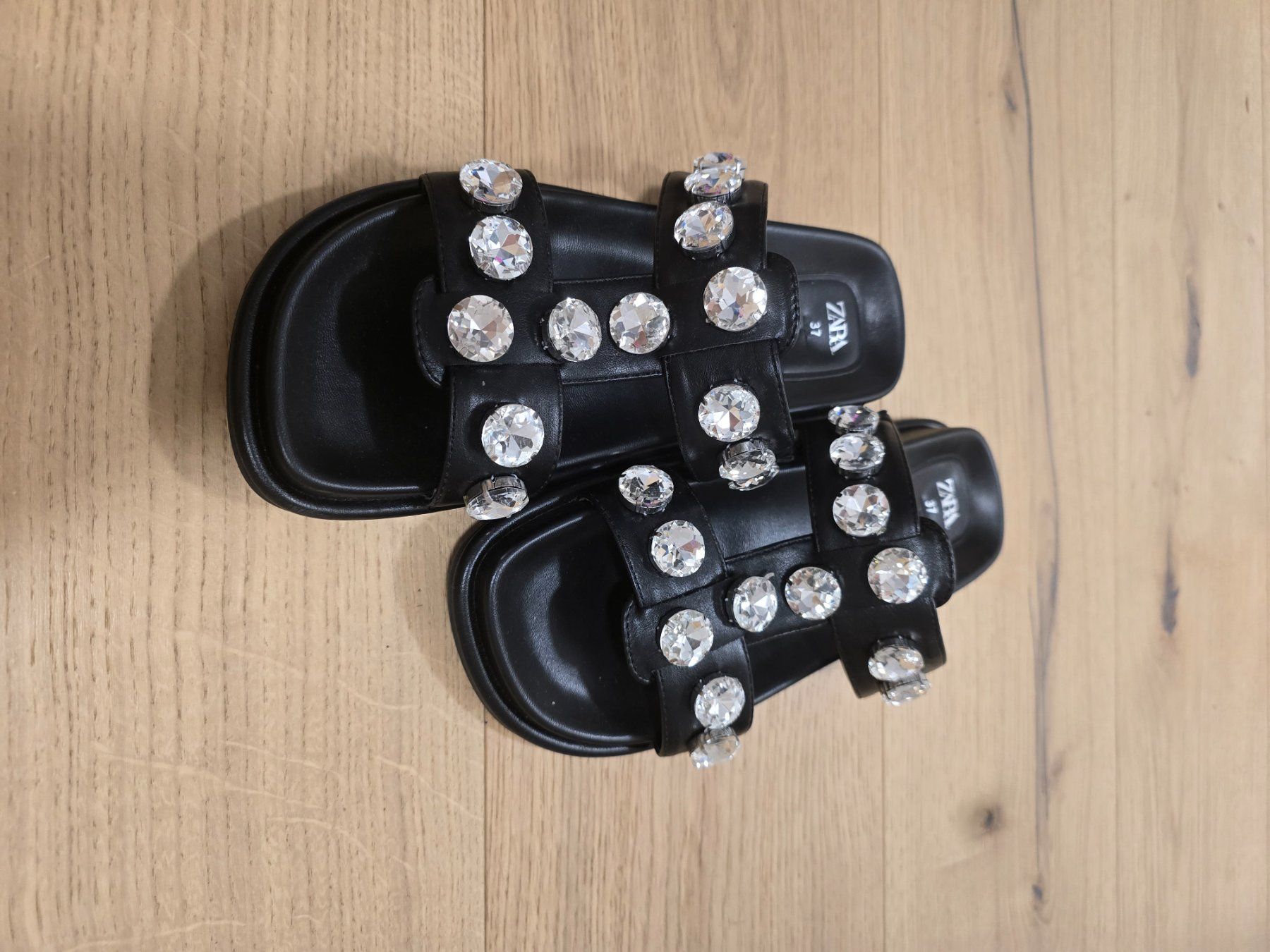 Zara Chaussures femmes: Zara Sandalen flach – D'occasion à Rümlang par Arsasladi